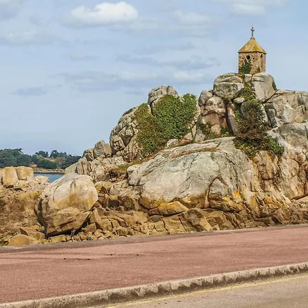 2 Bedroom Gorgeous In Plouguiel
